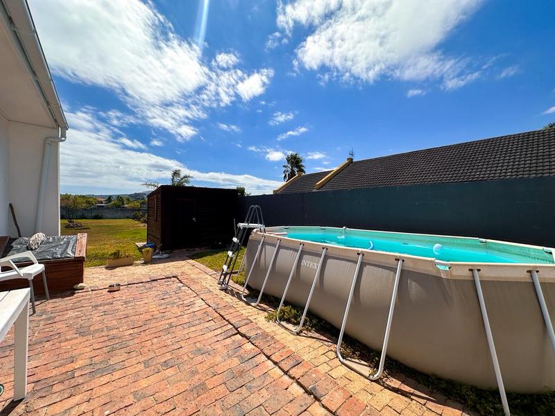 3 Bedroom Property for Sale in Wellway Park East Western Cape